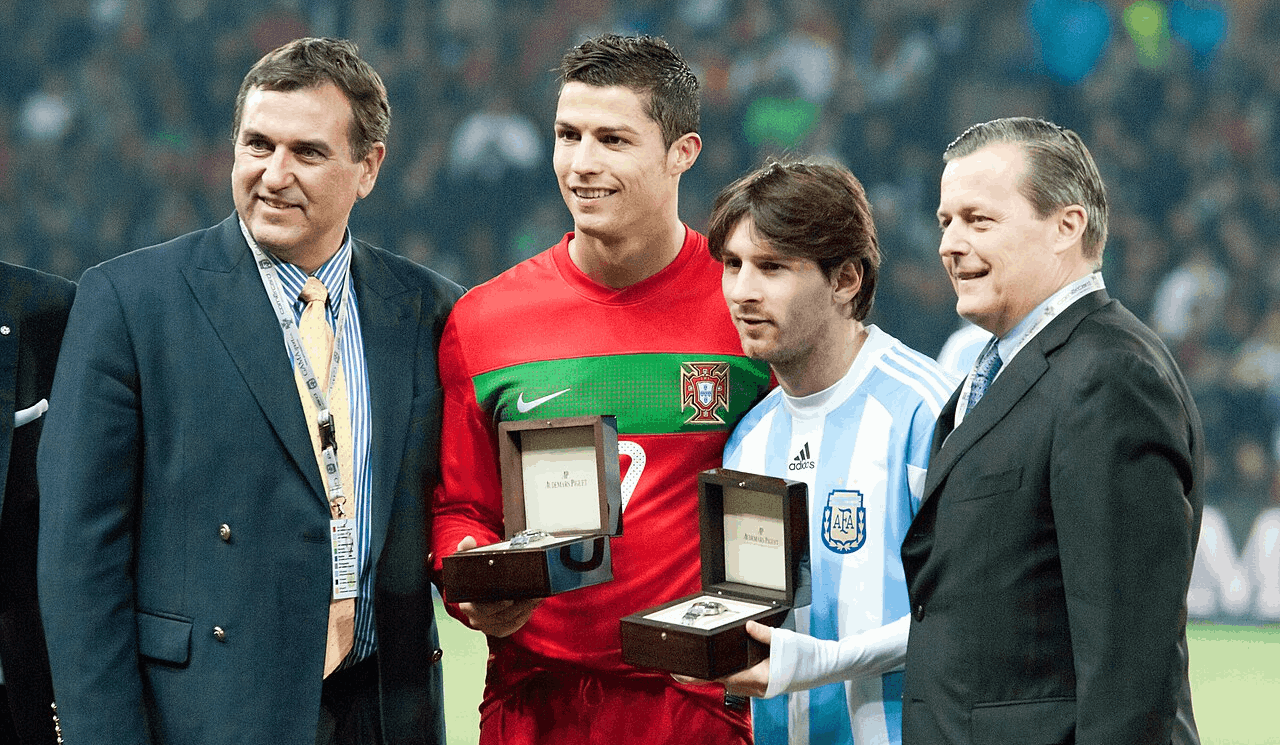 Cristiano Ronaldo i Messi junts al terreny de joc en un Portugal–Argentina del 2011